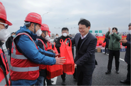 市長萬廣明走訪慰問重大重點(diǎn)項目建設(shè)者
